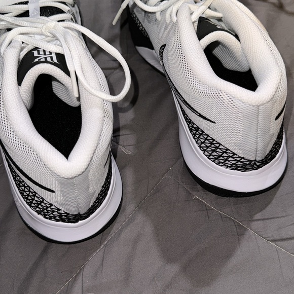 KYRIE FLYTRAP 6 - Picture 7 of 7